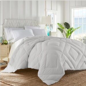 Tommy Bahama Down Alternative Comforter